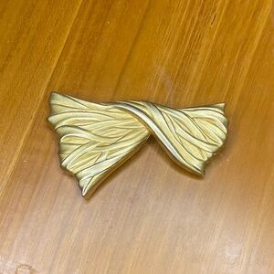 Anne Klein Vintage Rare designer gold tone abstract bow brooch pin 1980s 1990s